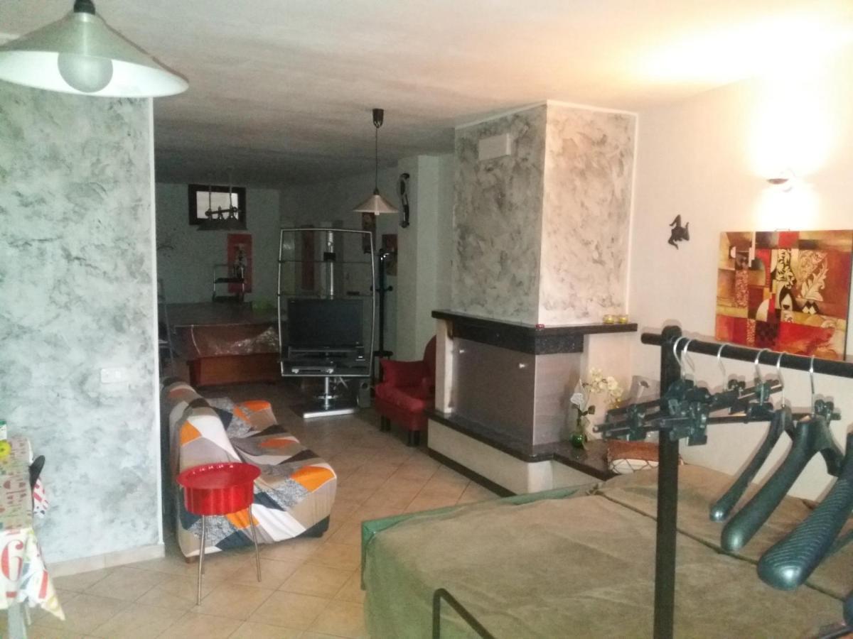 Tana Per Gli Ospiti Apartment Terni Luaran gambar
